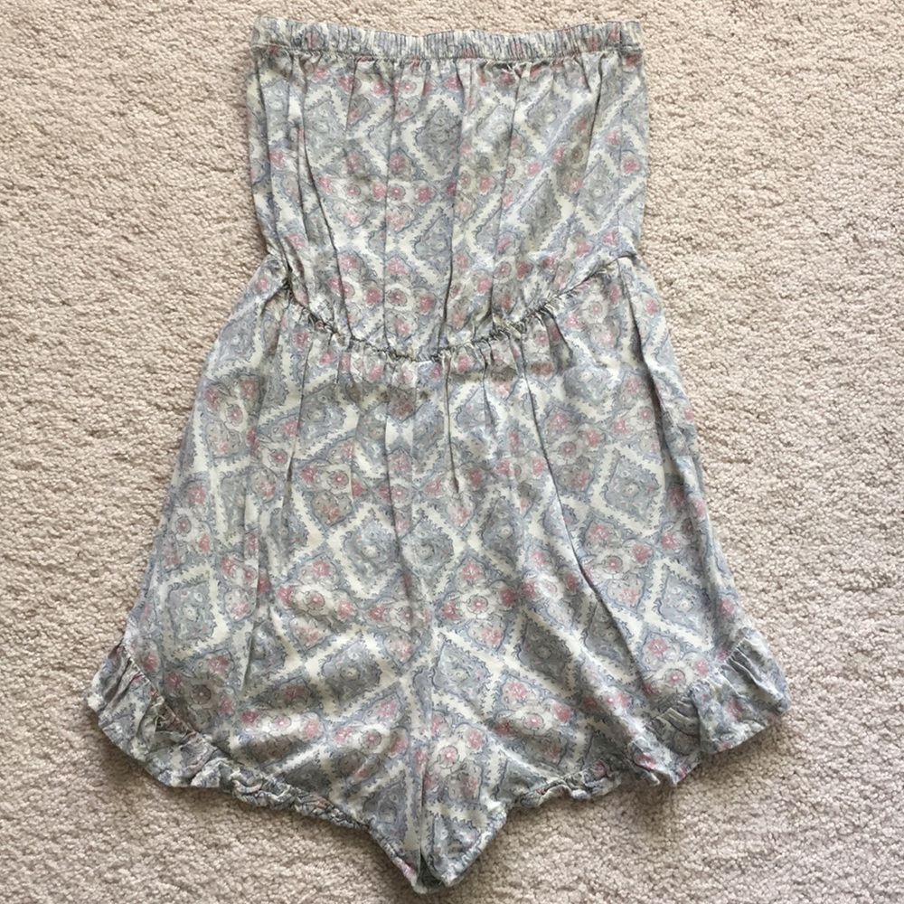 A&F light gray paisley romper, XS